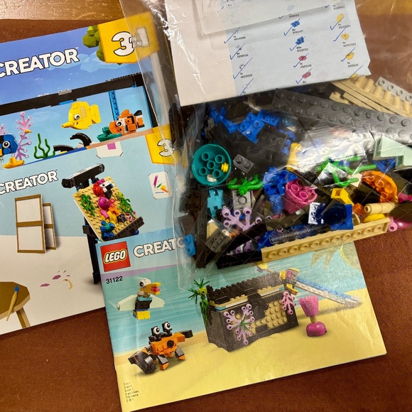Pre-assembled LEGO CREATOR 3in1 "Fish Tank" 31122 ALL PIECES & manuals included. - Picture 2 of 6
